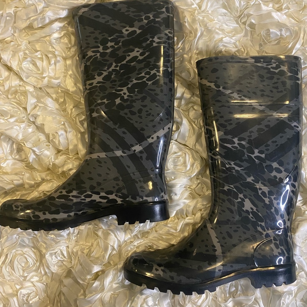🎊Excellent Condition! AUTHENTIC Burberry Rainboots sz 39